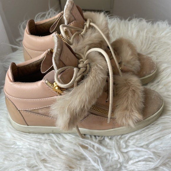 Pair of sneakers from Giuseppe zanotti velvet and leather color tan size 38 - Picture 2 of 3